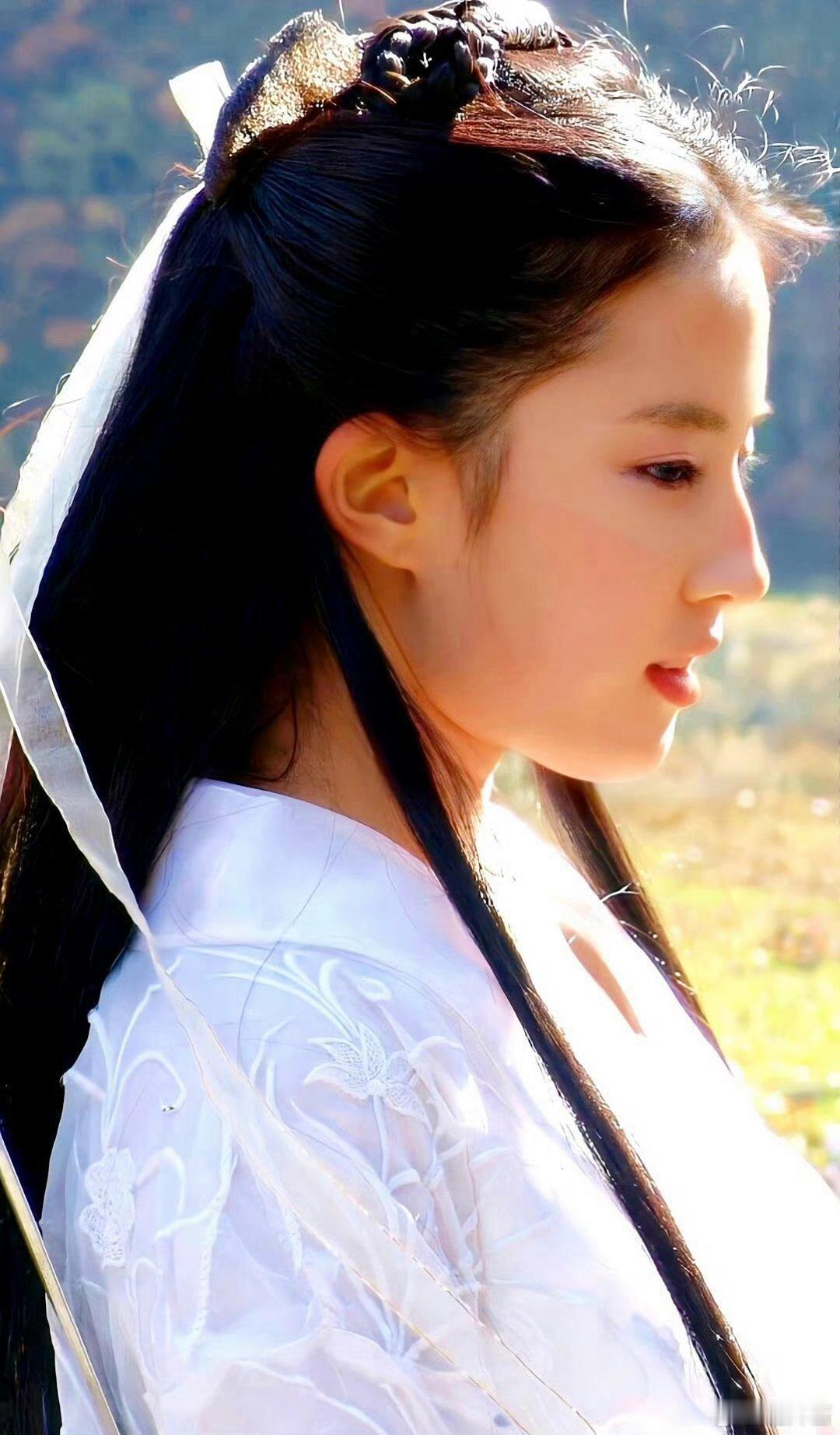 还是以前的妆造真实有质感啊。 