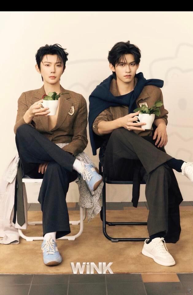 2026.01.01 杂志封面云旗郝熠然同款。头一次敞着怀的衣服给了普普穿，透着