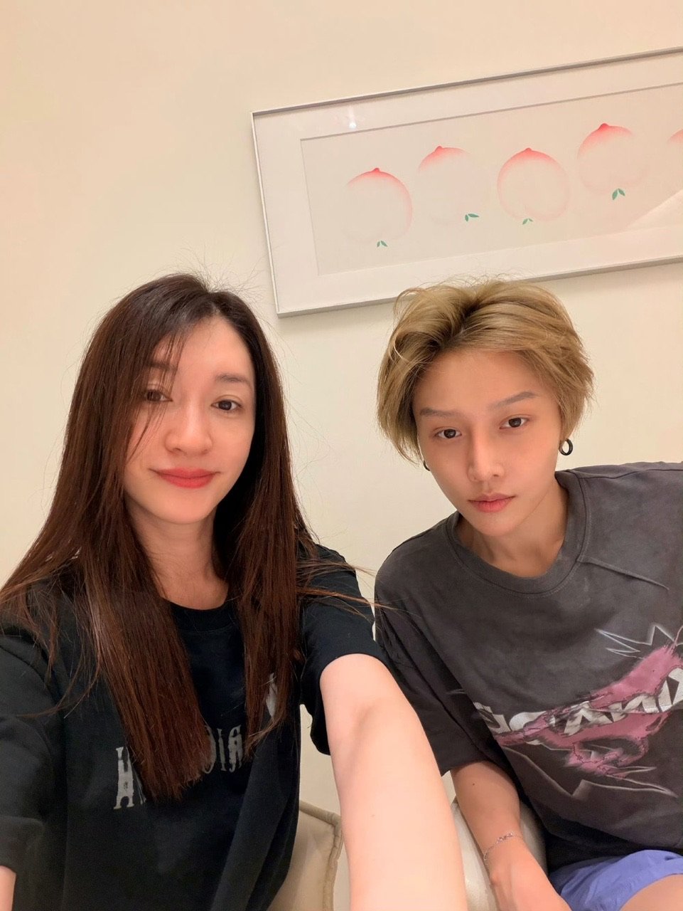 刘雨昕教李小冉做咖啡李小冉刘雨昕素颜做咖啡刘雨昕教李小冉做咖啡 