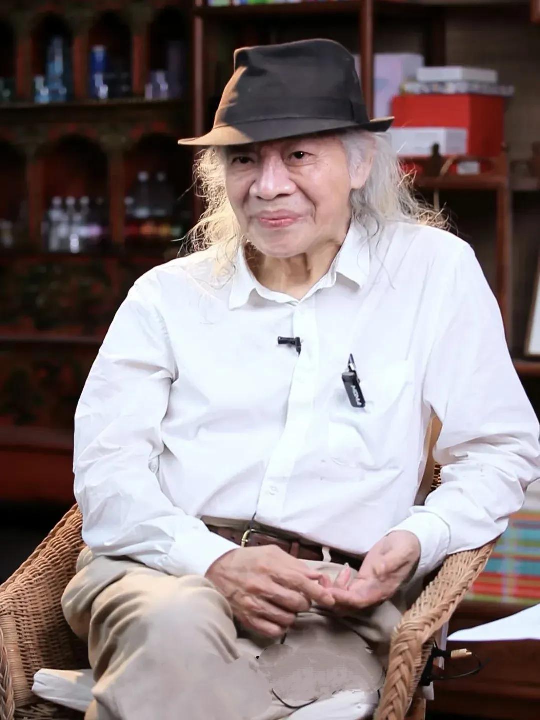 他是加拿大籍华人漫画家，今年78岁。
       有一件大事让大家记忆犹新，那