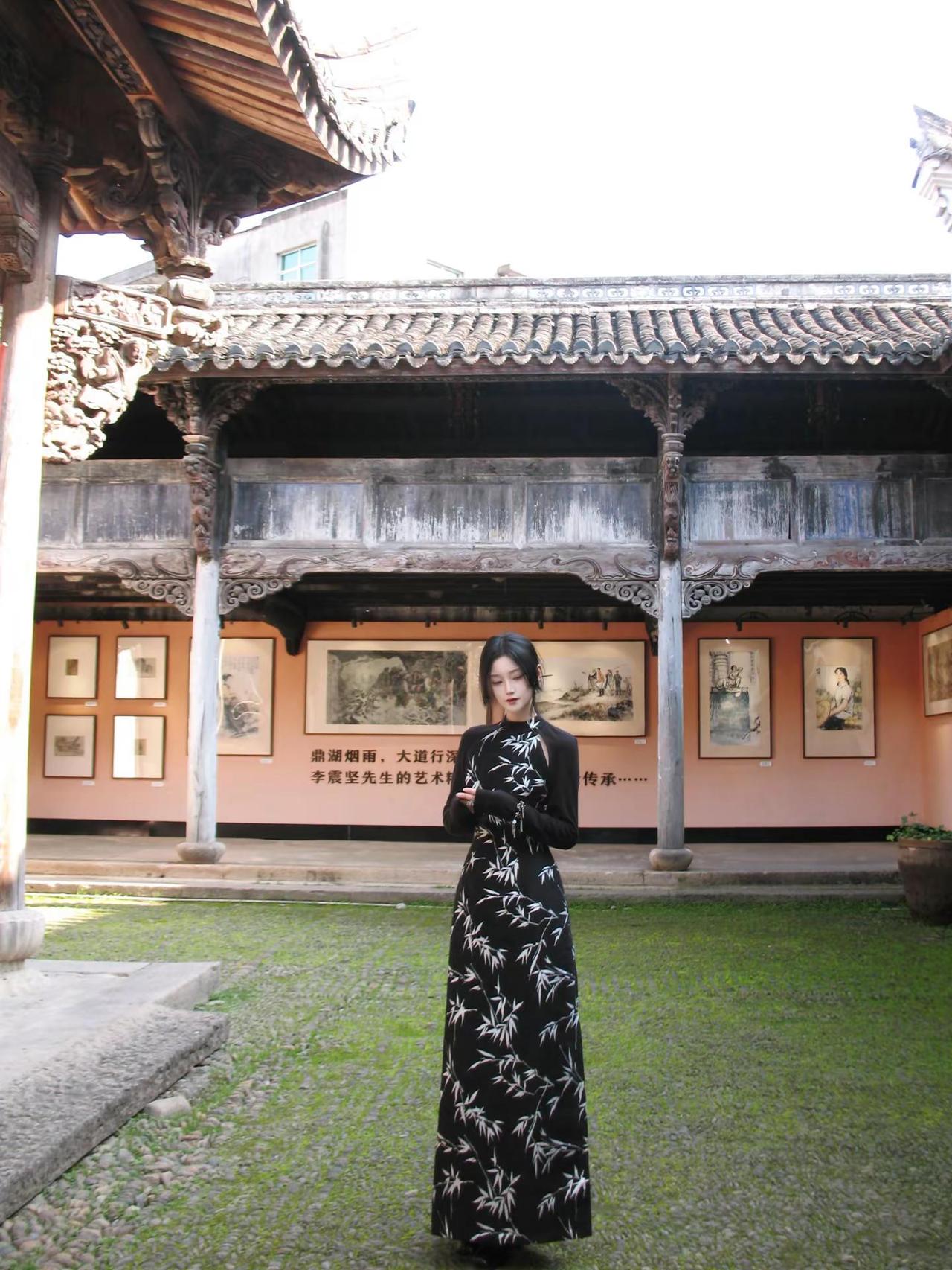 悠悠的古城中 听美人奏琴声