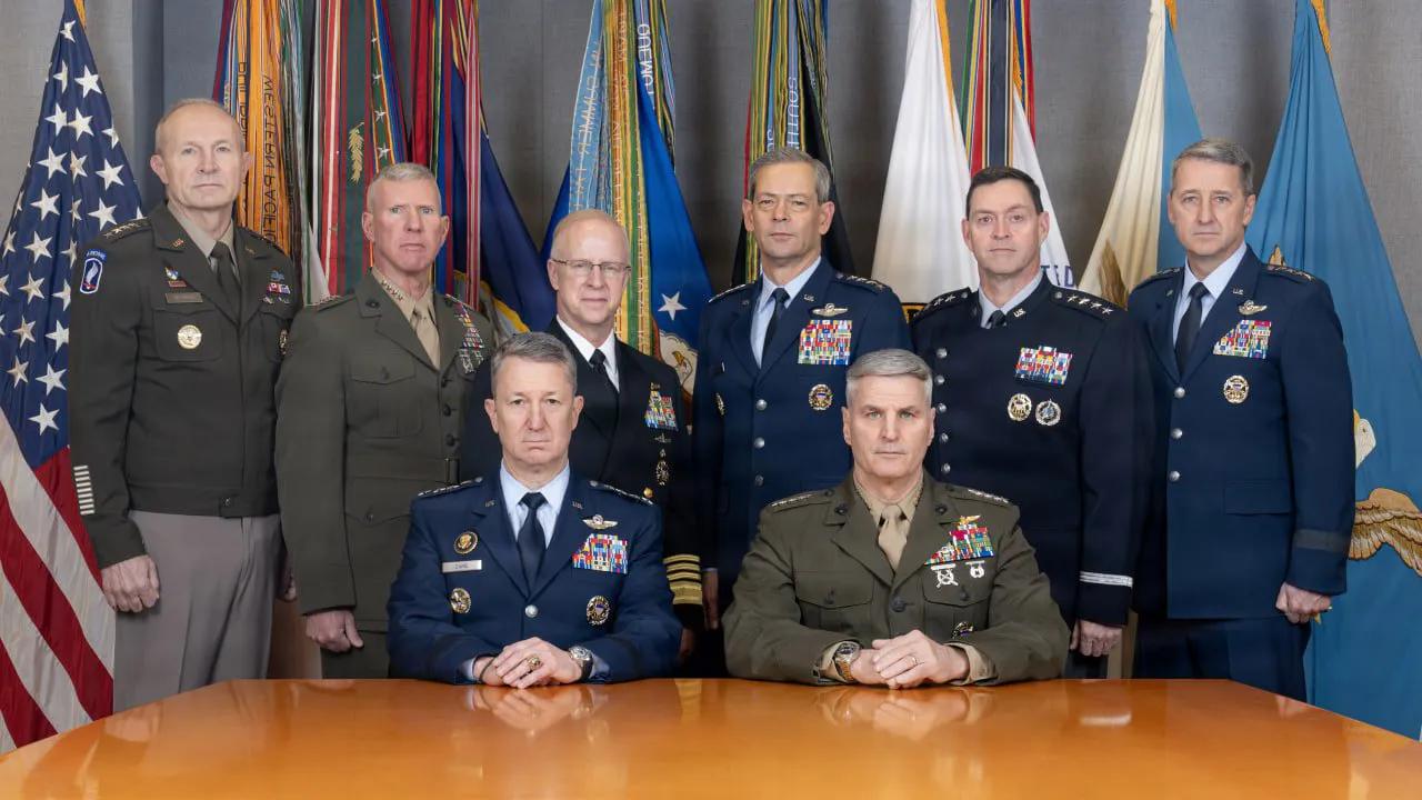 今天，五角大楼首席发言人宣布，陆军参谋长兰迪·乔治将军将在任期中途退休。

据哥