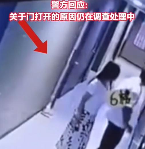 广州，女子去酒店开房，关门后就做隐私的事情了，衣物都褪 光后女子一丝不挂的走在房