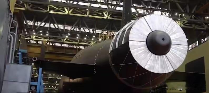 2. 俄新一艘核潜艇出坞 可搭载“波塞冬”核动力无人潜航器：11月1日俄国防部长