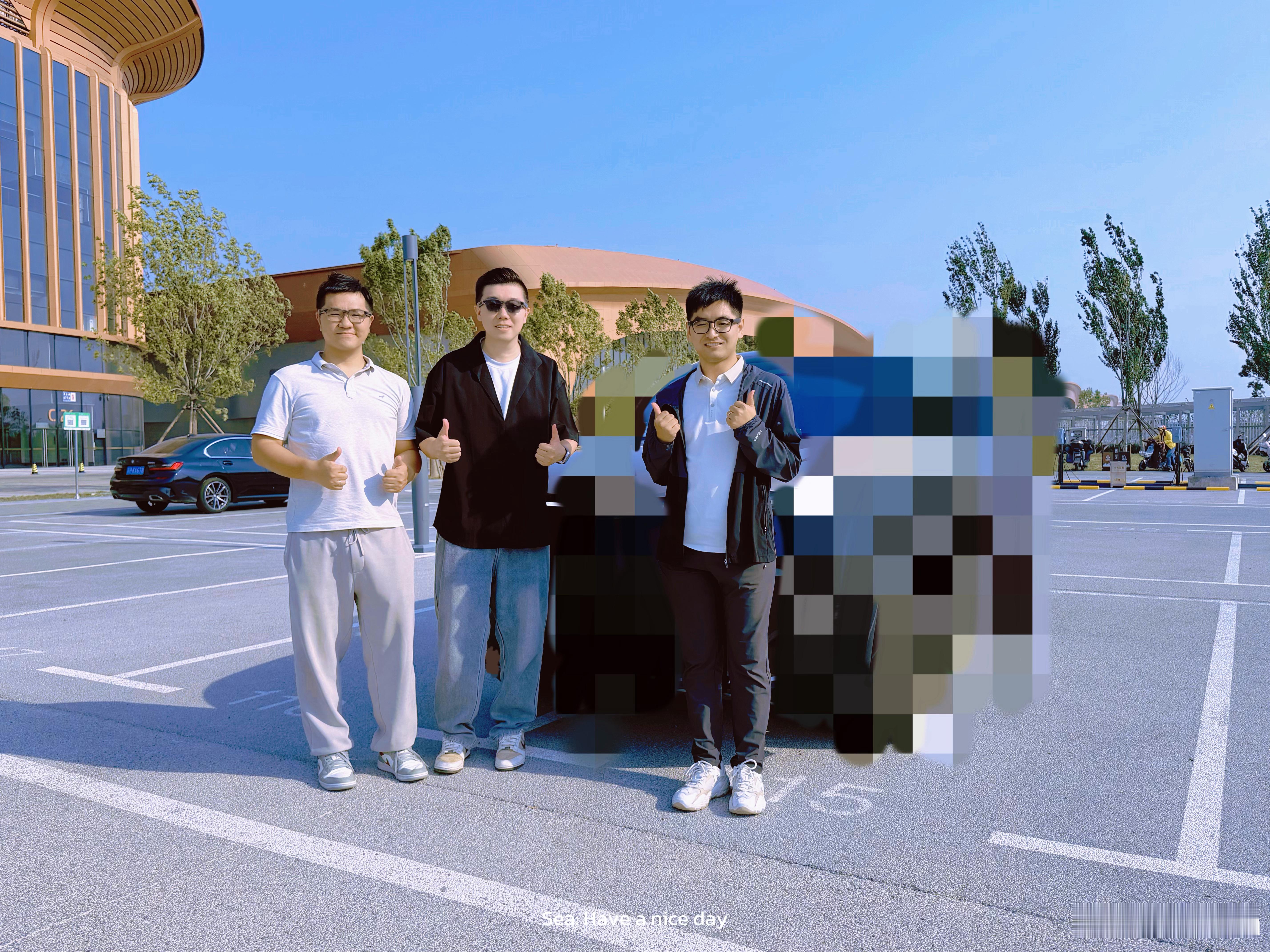拉着詹锟和杰少搞了个大活，圆满收工，可以期待一下(•̀ᴗ•́)و̑̑影总聊智驾大