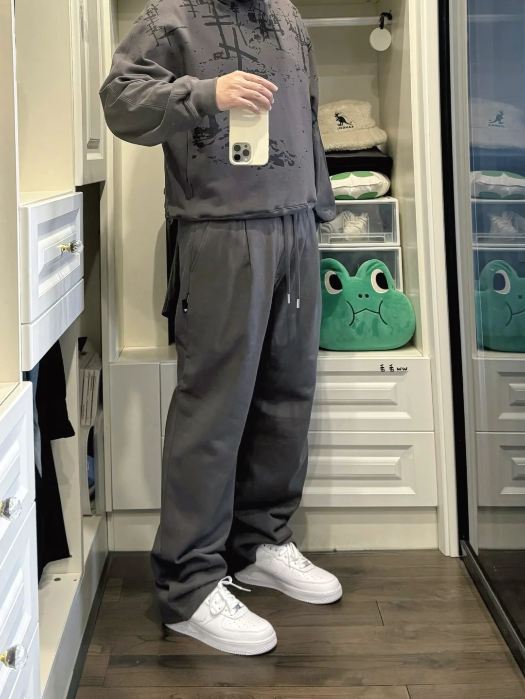 直筒卫裤｜格雷系穿搭