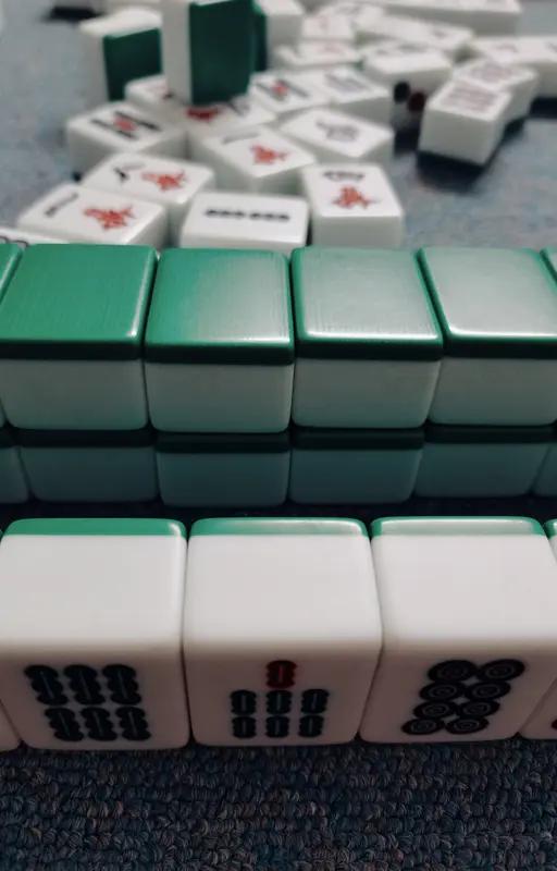 不会打麻将的男人有啥丢人的？这就跟有人不会弹钢琴、不会画画一样正常。现在社会技能