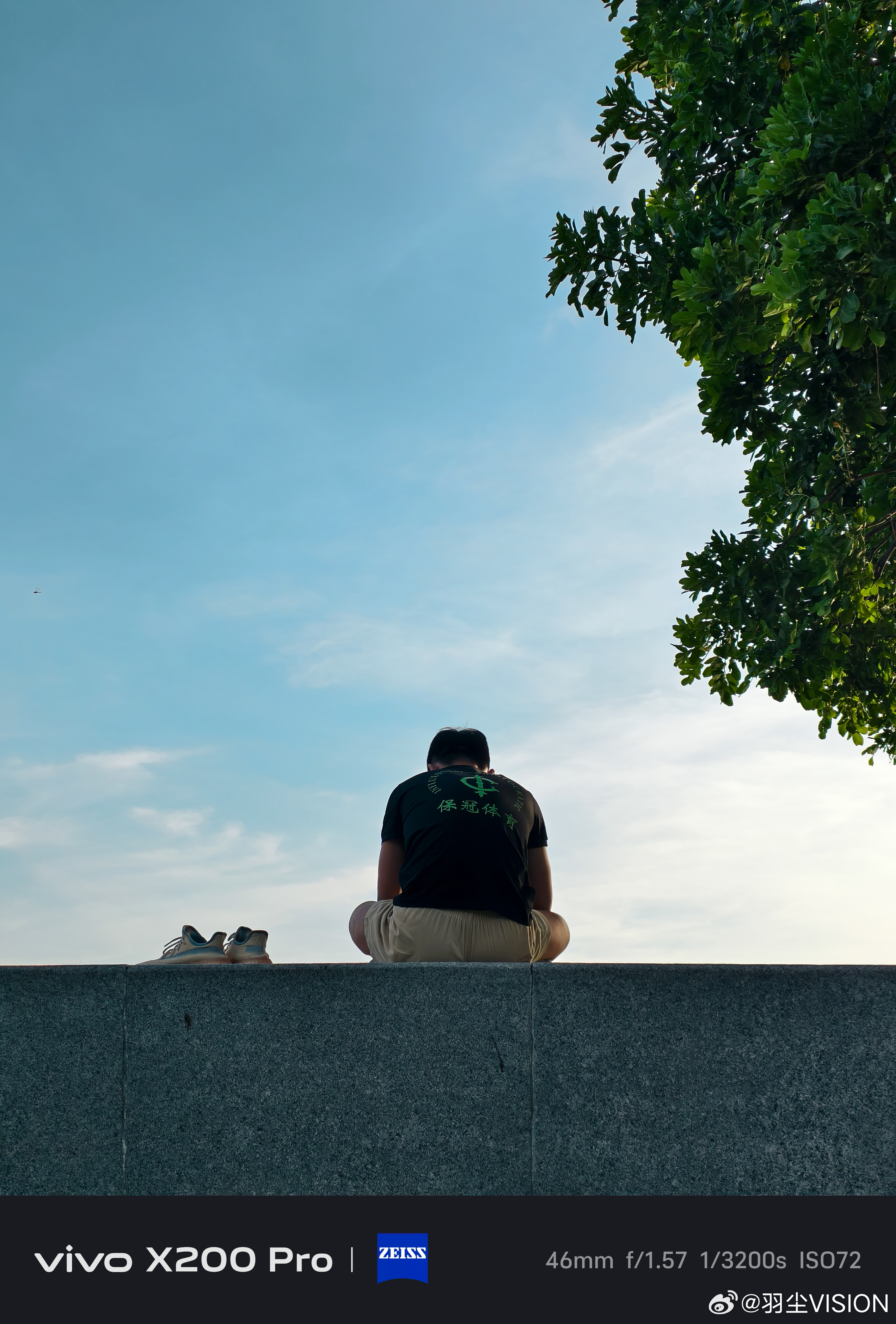 吹着海边柔和的微风，用治愈的色彩，搜刮被生活藏起来的温柔。📷vivo X200