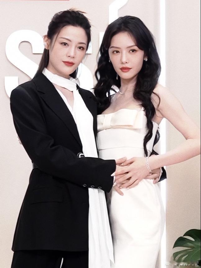 #陈丽君年轻到骨子里#两个姐姐合体，真是太飒了 ​​​