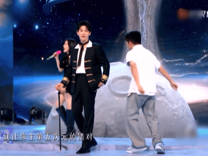 张碧晨出场像个移动音响跨六台一平台的音乐创制风暴即将揭秘！声鸣远扬2025媒体见