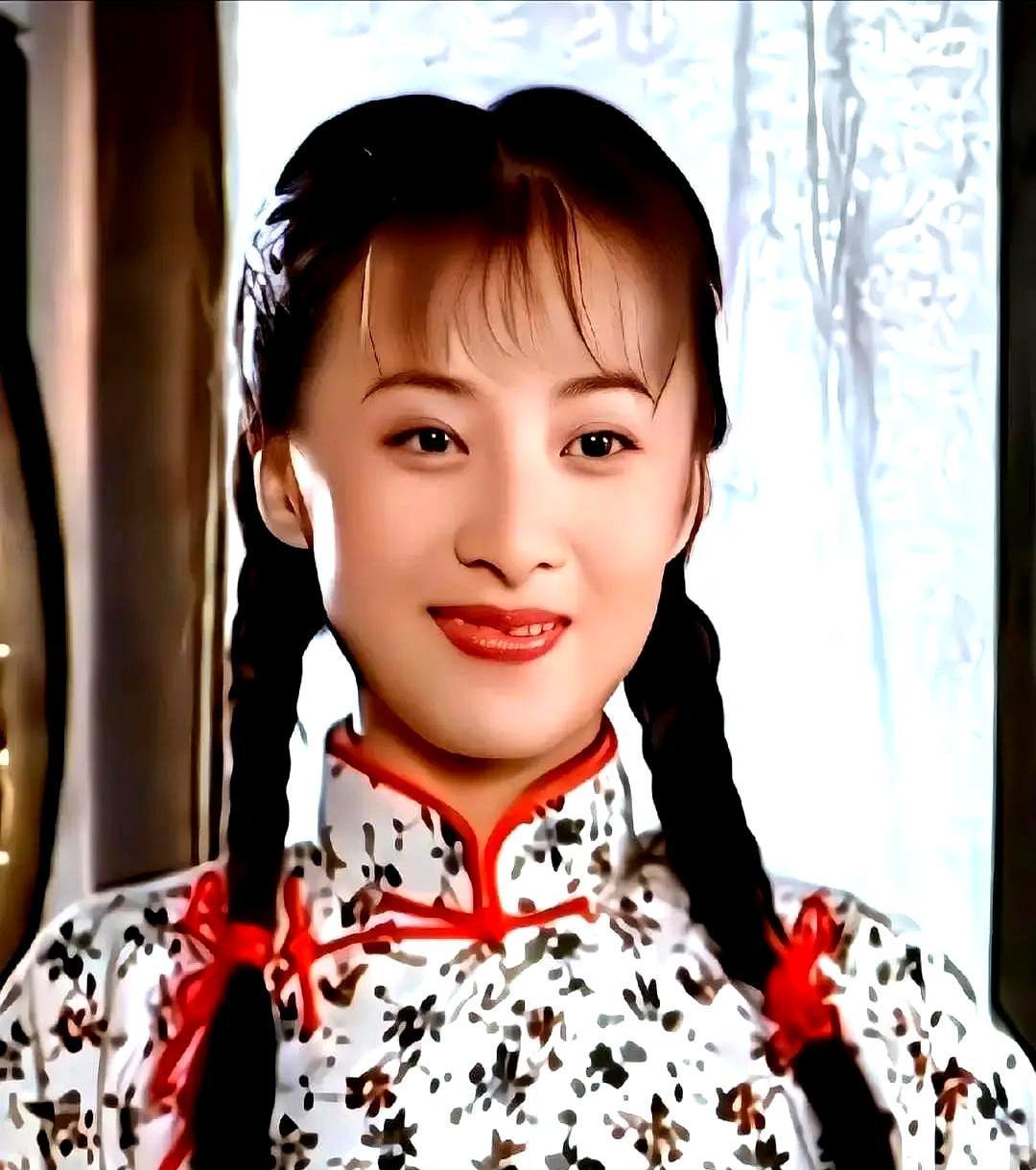 尔豪背了二十年黑锅，可云孩子的生父，其实是陆振华。
整个陆家，从上到下都在捂这个