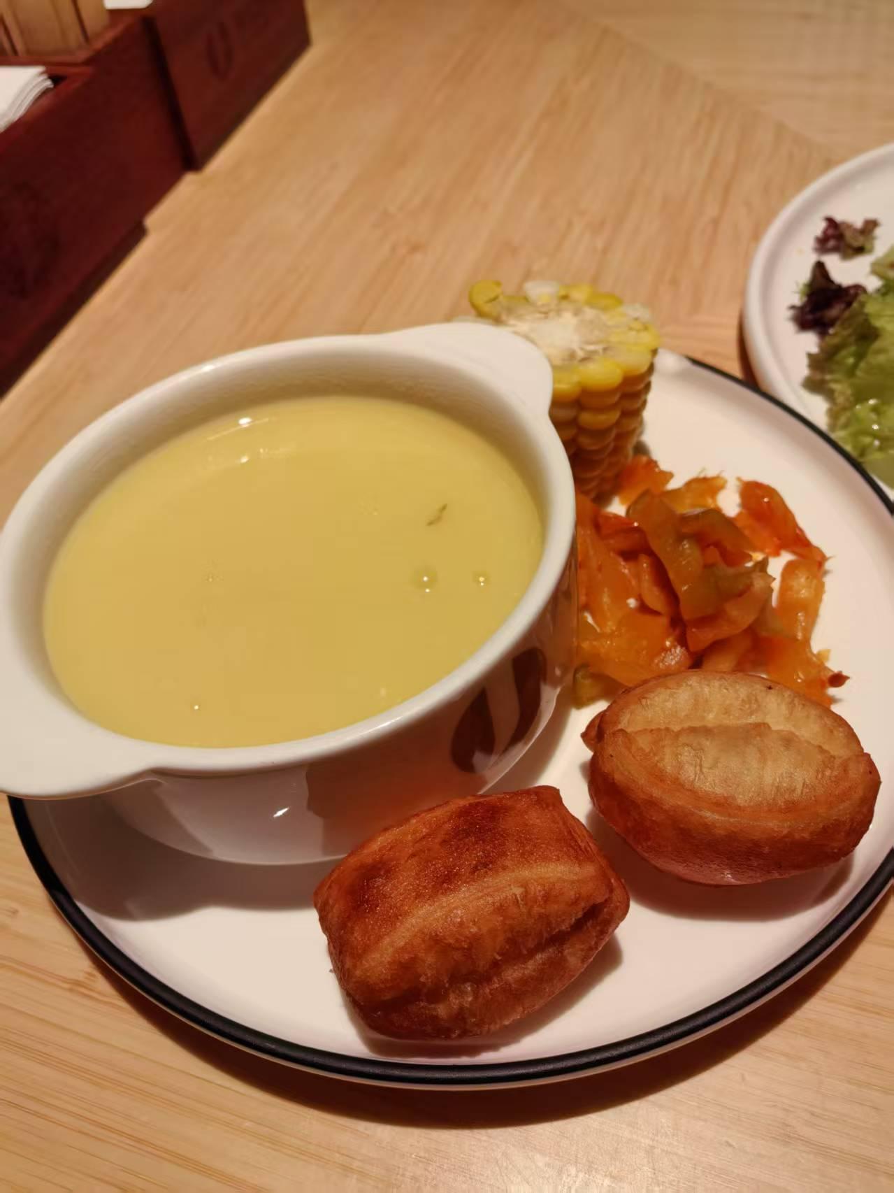 现在饿的有点难受了！

身边的同事和同学、朋友很多人都不吃晚饭，每天只吃早餐和晚