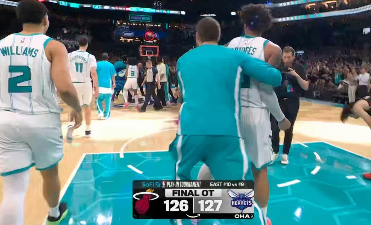 黄蜂127-126险胜热火，赢得一个挑战季后赛名额的机会。黄蜂等待76人和魔术的