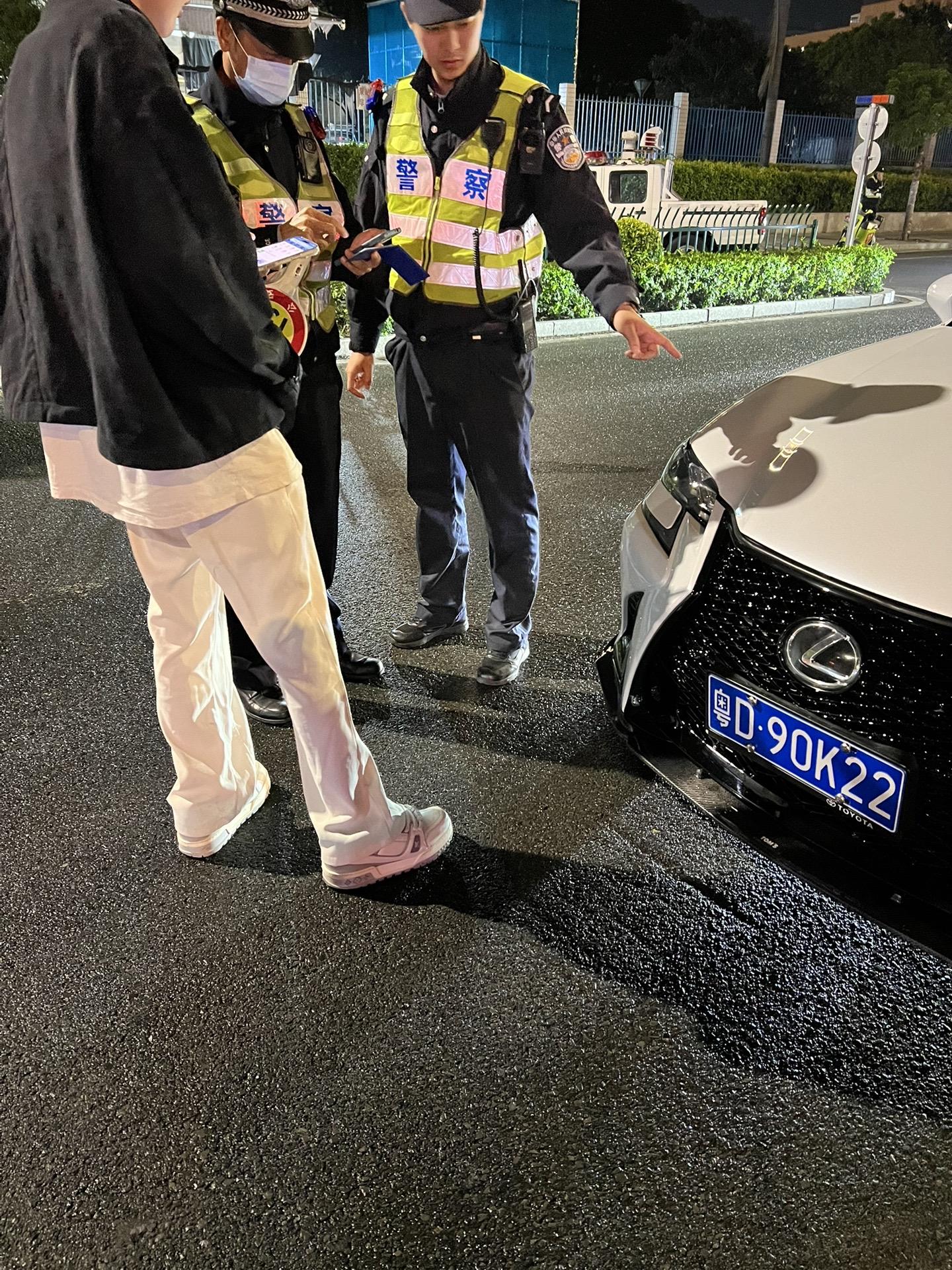 已老实。