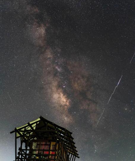 不再被动！
星链两次逼宫后，
中国用20万颗卫星反击！


中国申请20万颗卫星