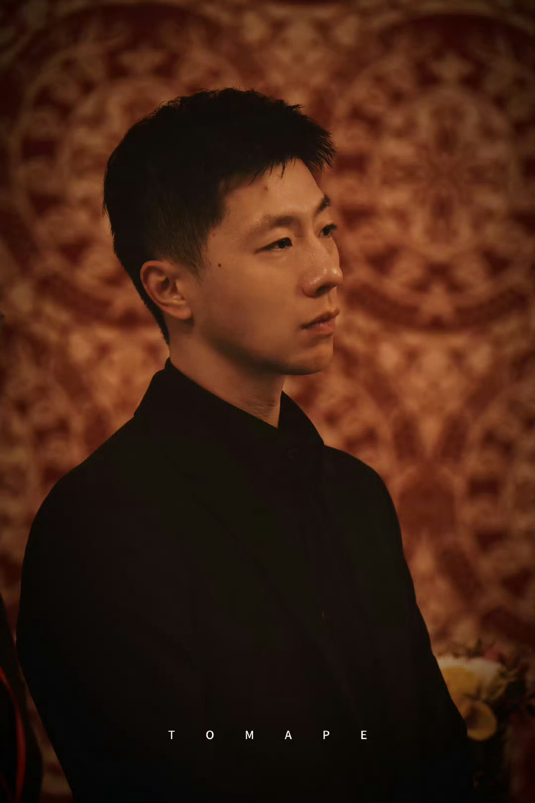 马龙不语 只是一味地帅   西装和乒乓球一样是马龙的统治区 