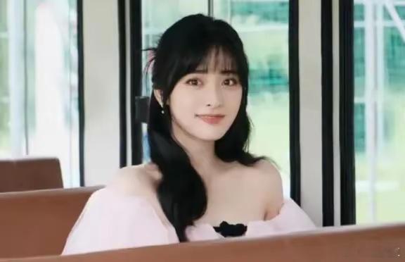 #沈月疑似王宝强隐藏嬷嬷#沈月说她有一段时间很喜欢看《士兵突击》，因为觉得很像一