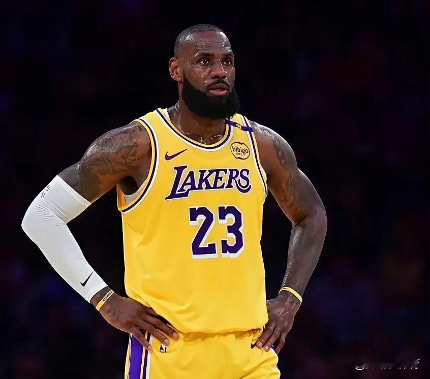 什么是双标？
篮球教会我们，什么是双标。哈登、杜兰特在合同期内公然指定下家，逼宫