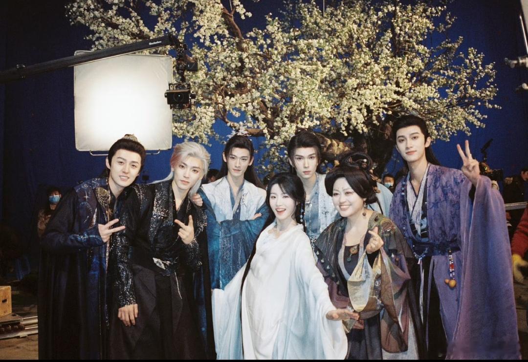 入青云剧如其名平步青云谁说爆剧不能口碑流量双收？入青云豆瓣7分就是硬气，剧粉扬眉