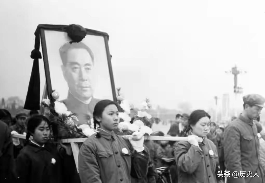 1976年总理离世，诺奖得主紧急回国，登门追问邓颖超，一问藏半生牵挂
 
197