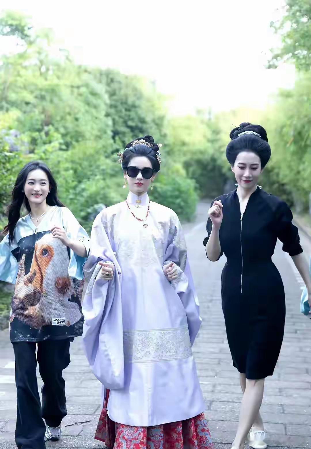 陈都灵古装配墨镜，美得好精致！ ​​​
