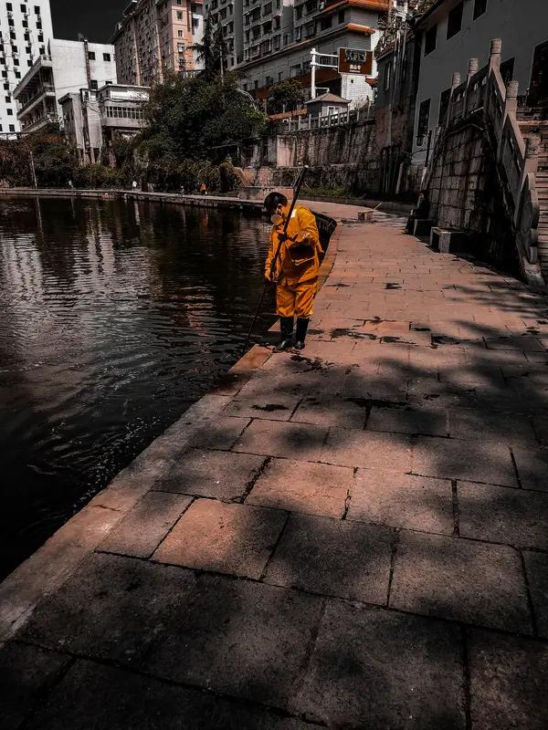 分享今日随笔？人生是一场独自的修行，前路有繁花似锦，也有荆棘丛生，有万众喝彩，也