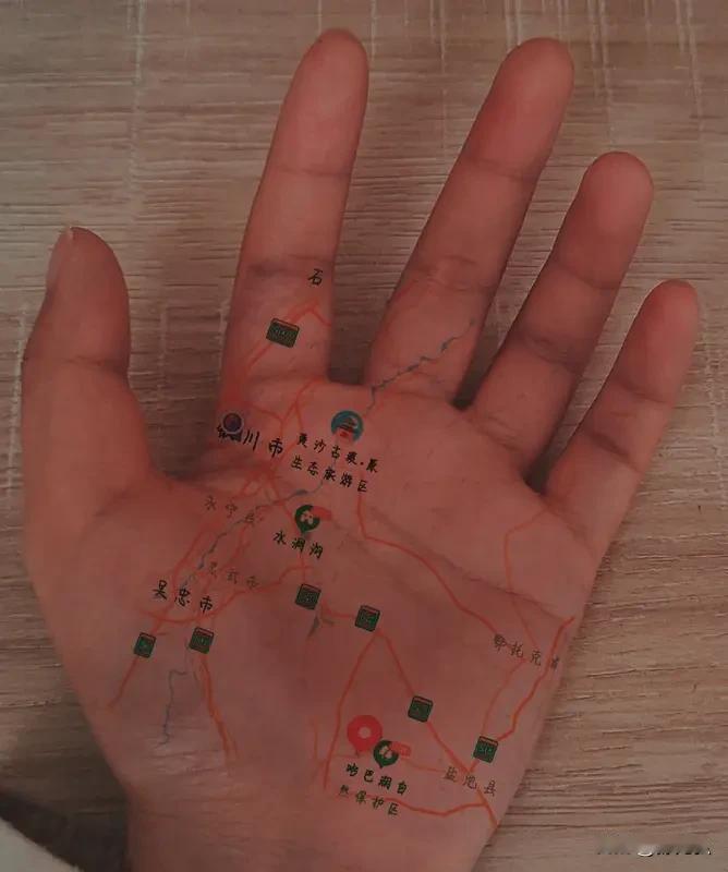 月经期左右脉不同：
有经典理论依据：左候血，右侯气
从中医脉诊体系来看，左右手脉