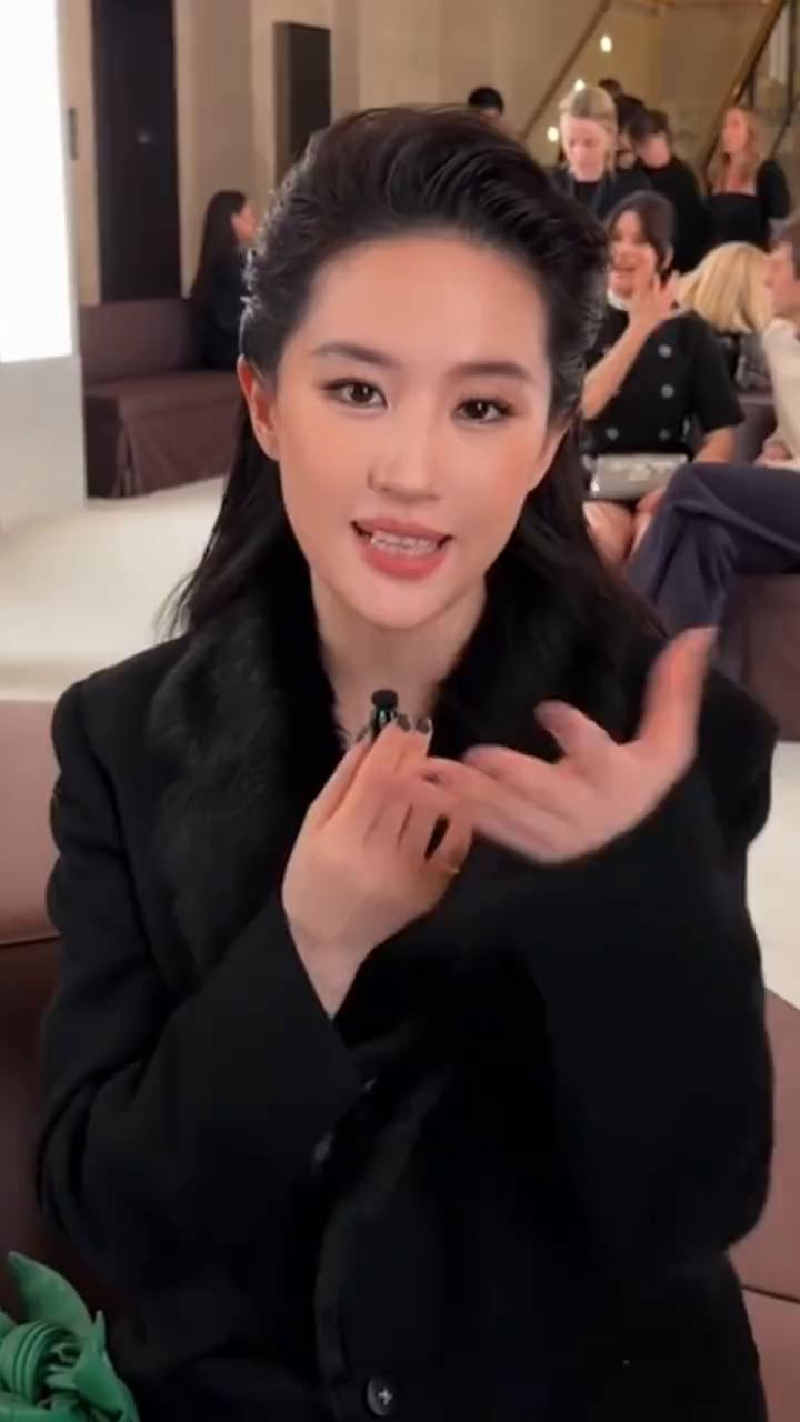 没想到刘亦菲的资源降级这么严重。同样身为85花，杨幂在拍广电总局的重点项目江山大
