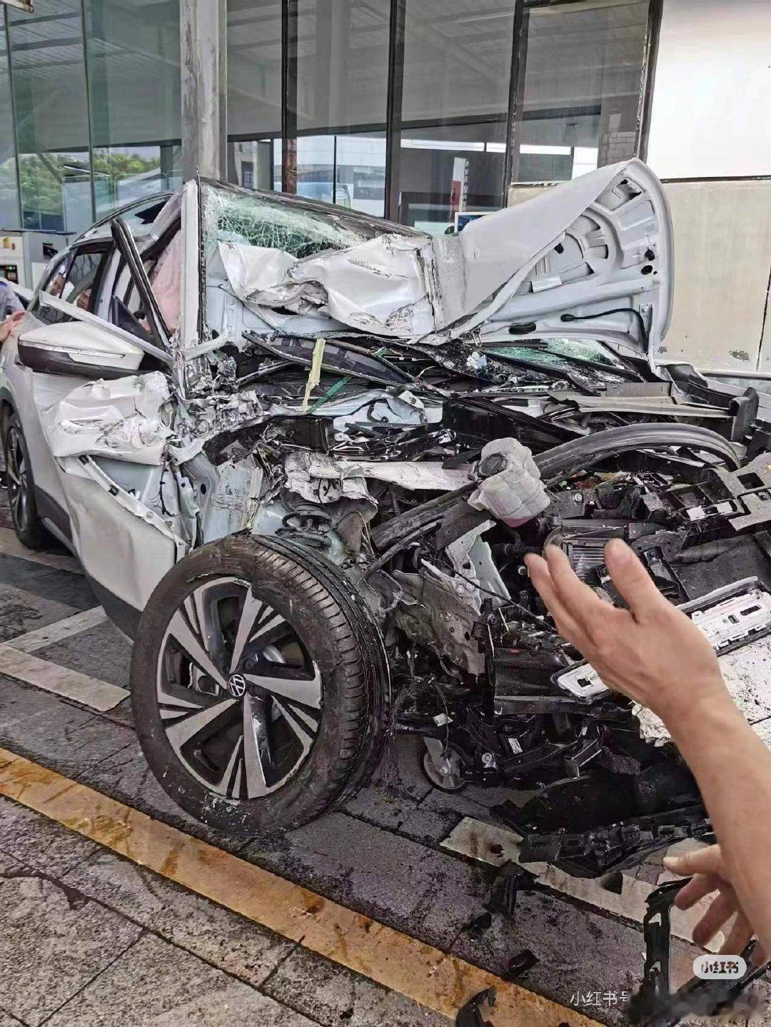 司机仍是辅助驾驶第一责任人  各位汽车行业的同仁们、广大的车主朋友们！在汽车科技