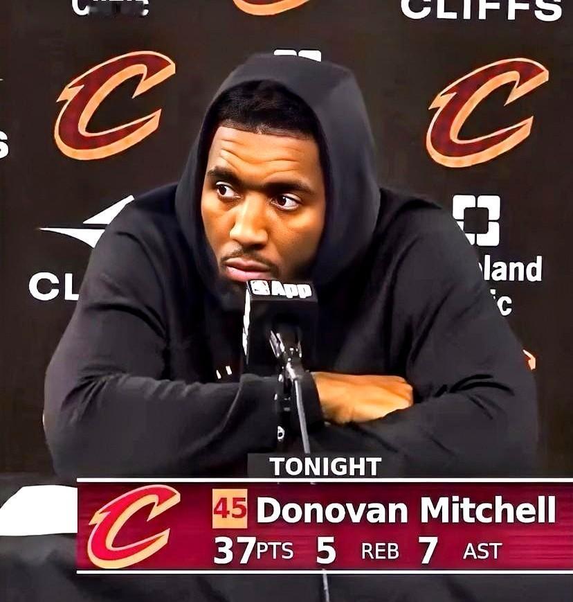 🏀 骑士队当家球星米切尔谈字母哥和自己的赛季目标。
他把目光直接投向了字母哥已