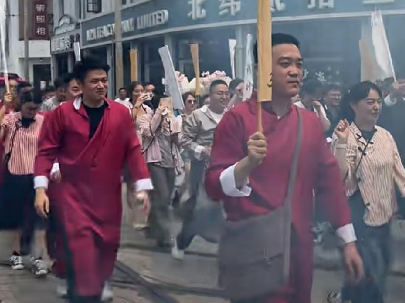 看完老上海爱国游行演绎，突然想问大家：如今的我们，还懂百年前青年的热血吗？
 