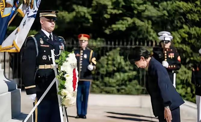 高市开创了日本首相的先例：称80年前炸死自己20万兄弟姐妹的异国士兵为“先烈”