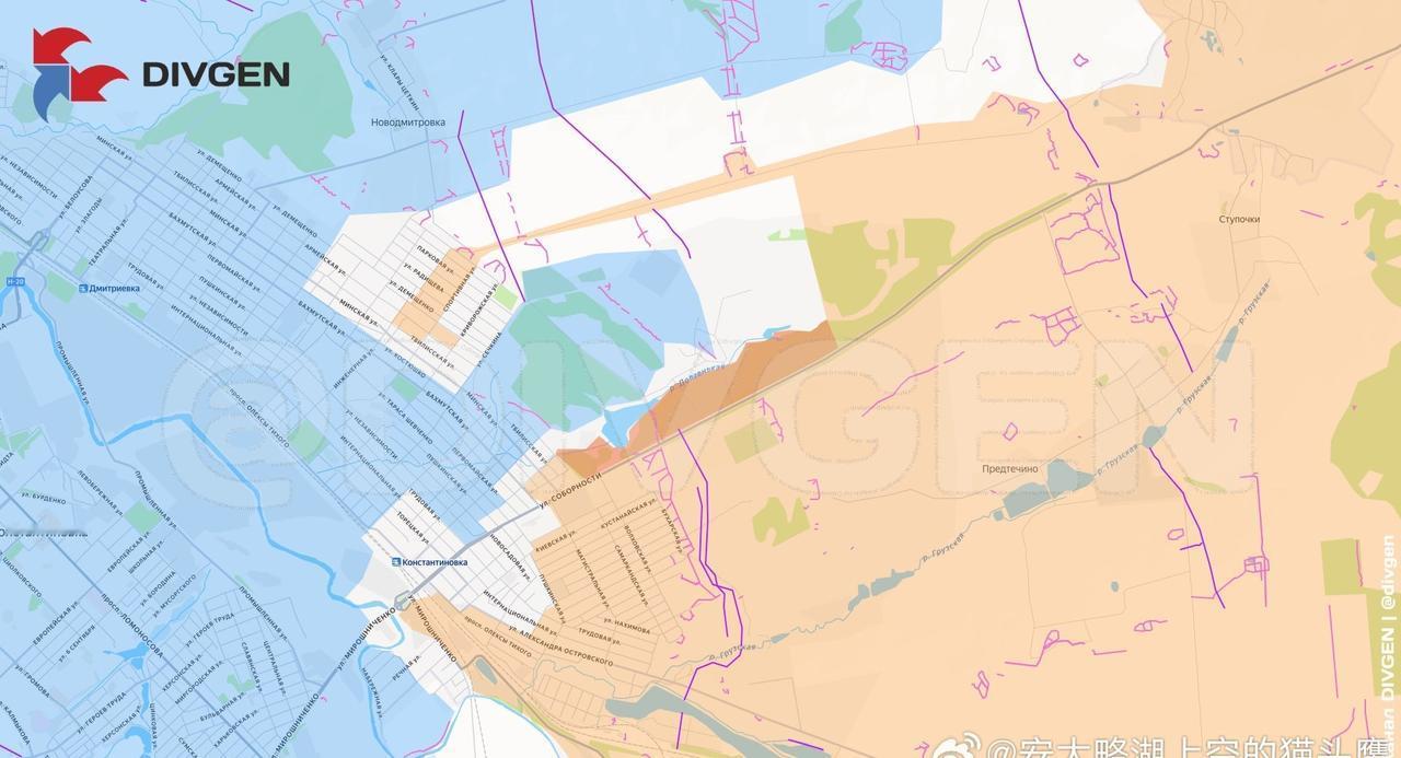 康斯坦丁诺夫卡镇的东南郊区。突击小组已从侧翼进入“化学家”园艺合作社区域。
俄乌
