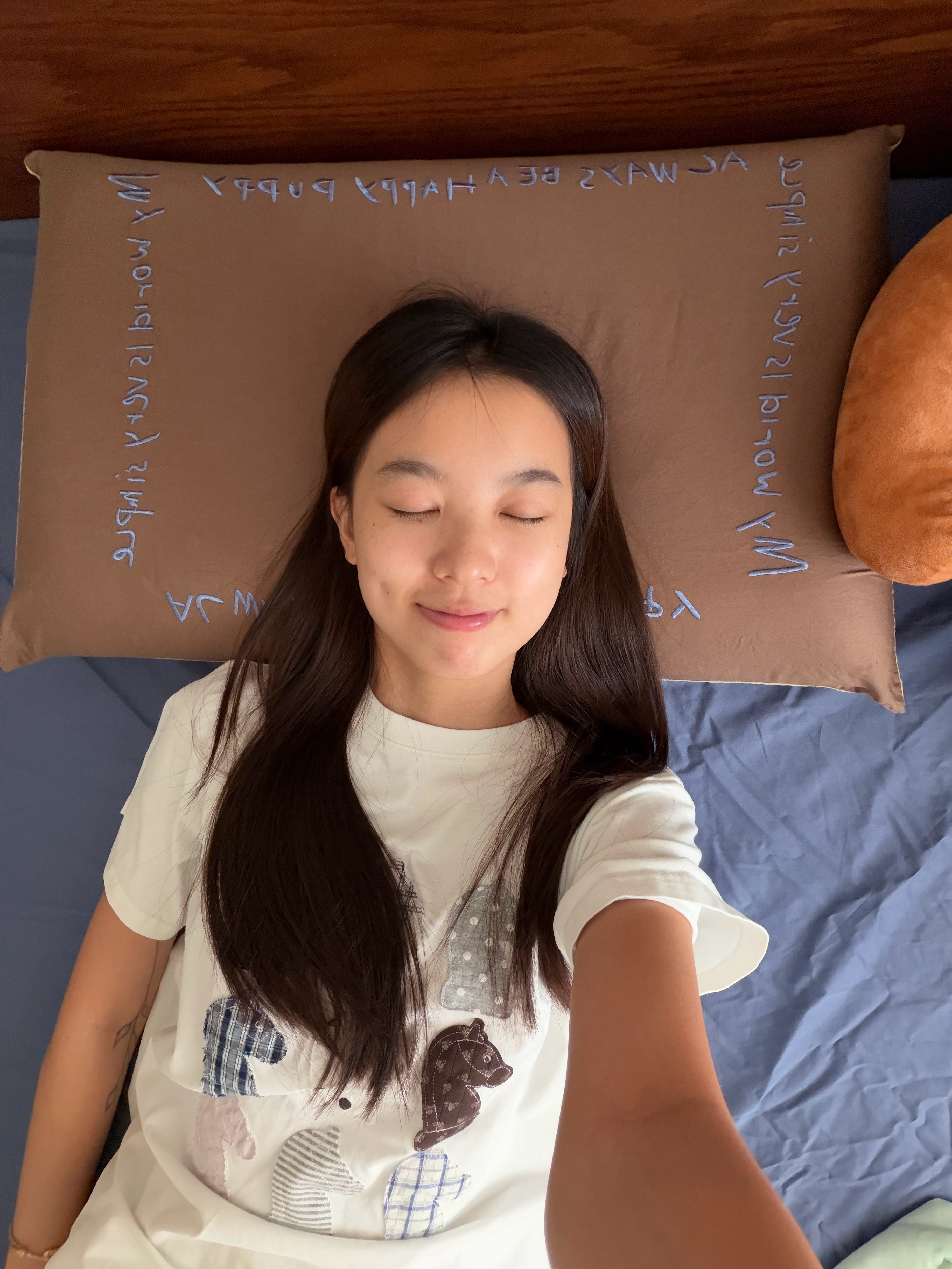 在家耍两天[馋嘴]睡在老家的床上真的舒服惨了 ​​​