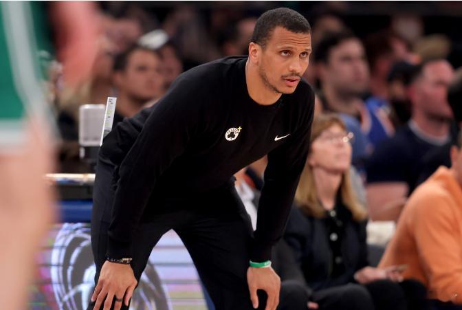 12月16日讯 NBA常规赛，绿军105-112不敌活塞。《体坛周报》记者季孟年