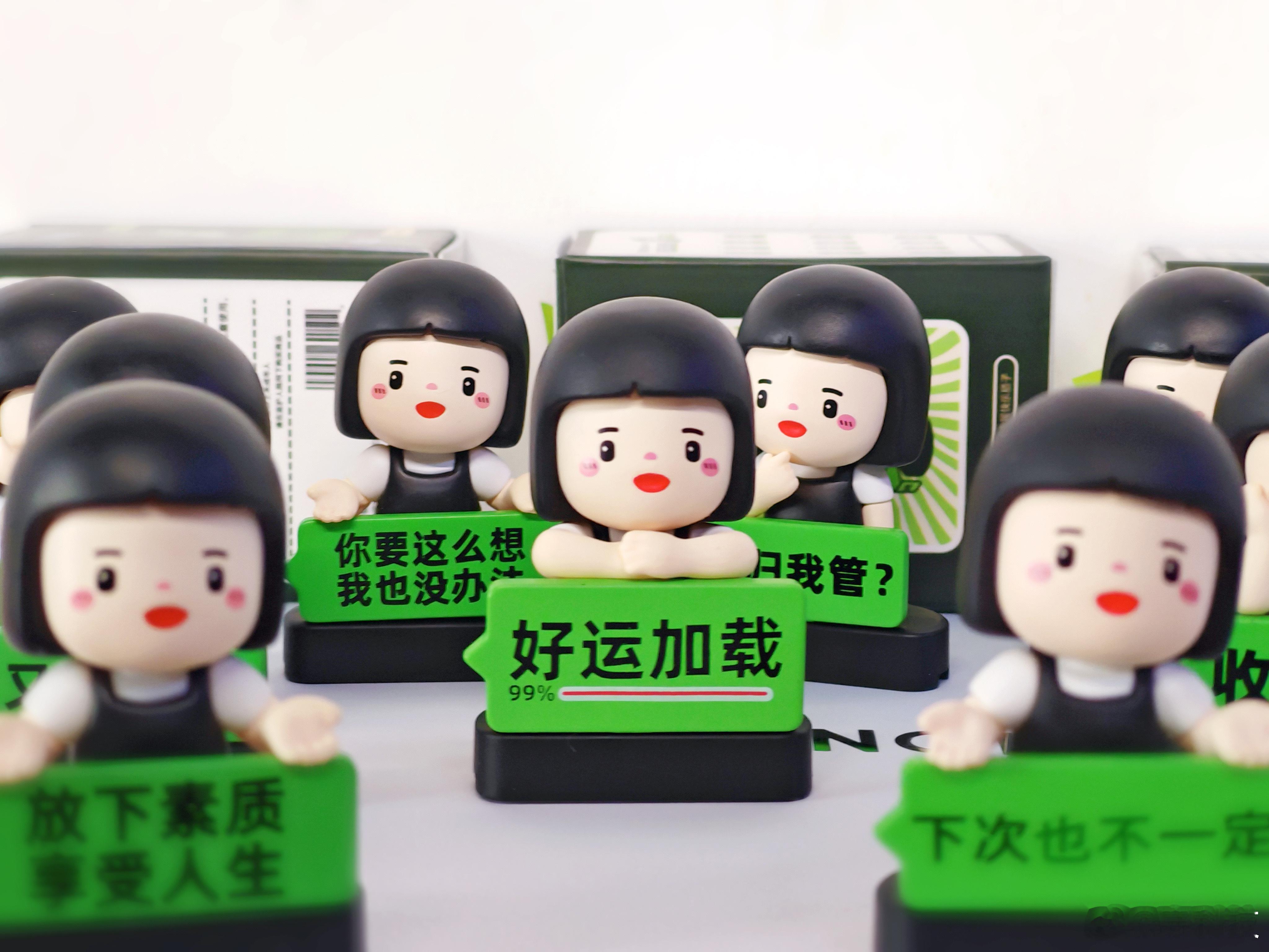 荣耀也是紧跟潮流，情绪价值这块是安排到位了，荣耀MagicBook Art 14