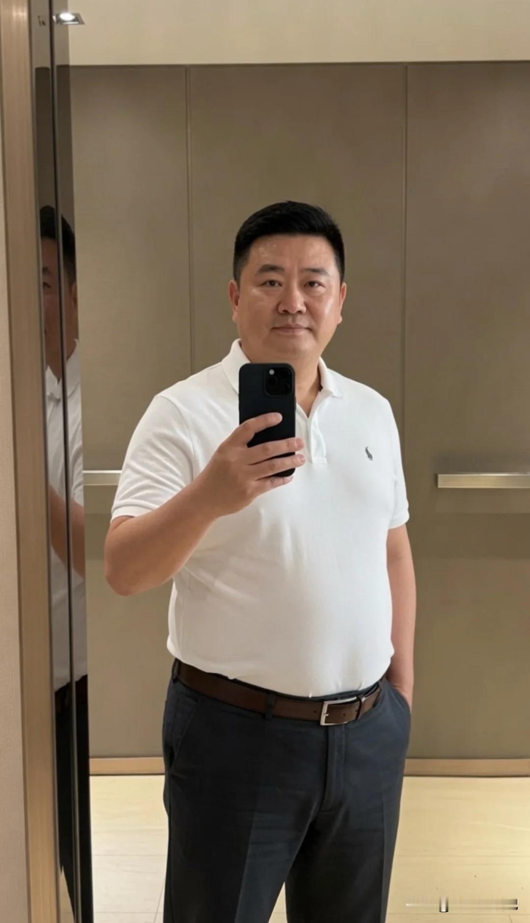 大家看看这个大叔，今年大多年龄了？