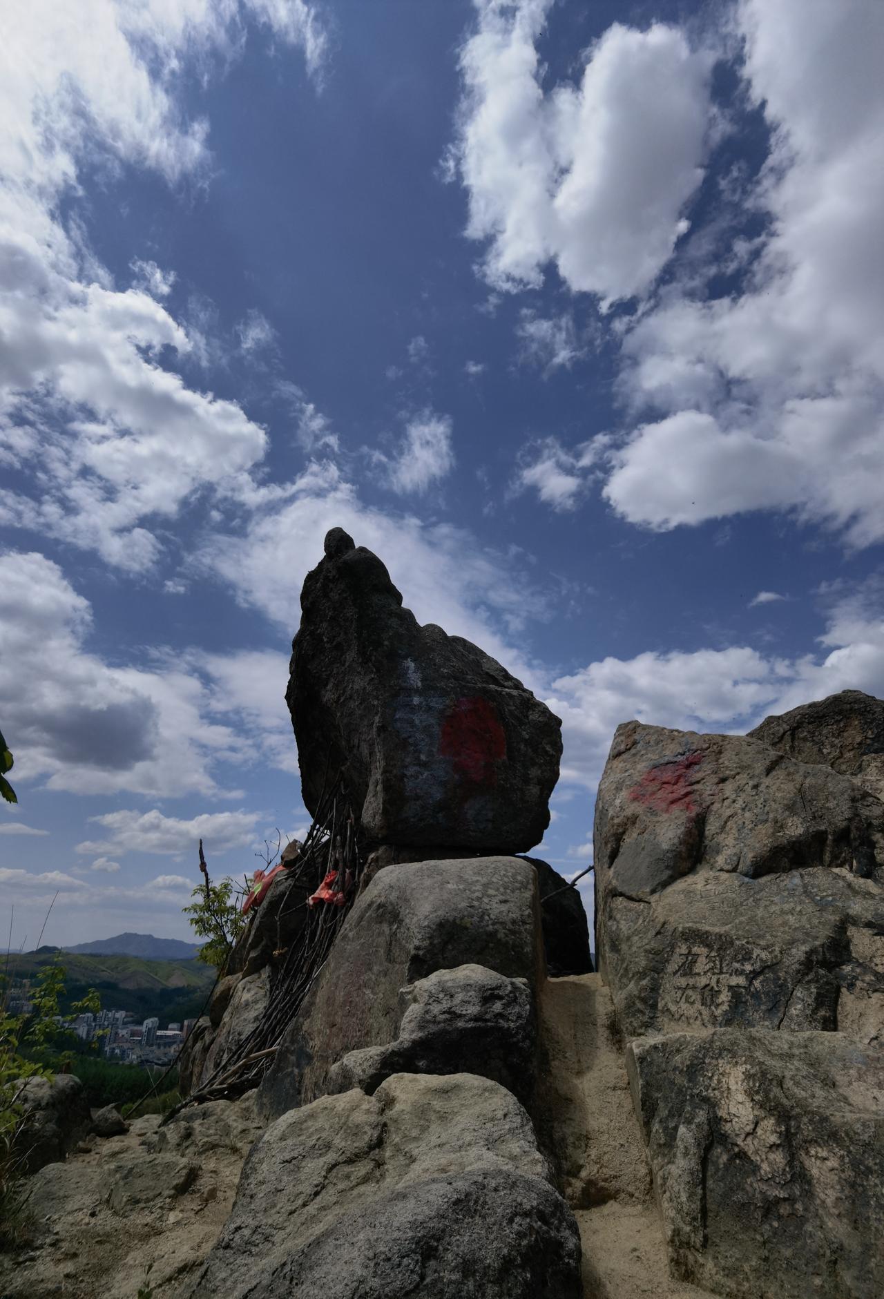 漫步丹东凤城东汤镇
一座长白山腹地的小镇，这里有地道的温泉，镇上随处是温泉和酒店
