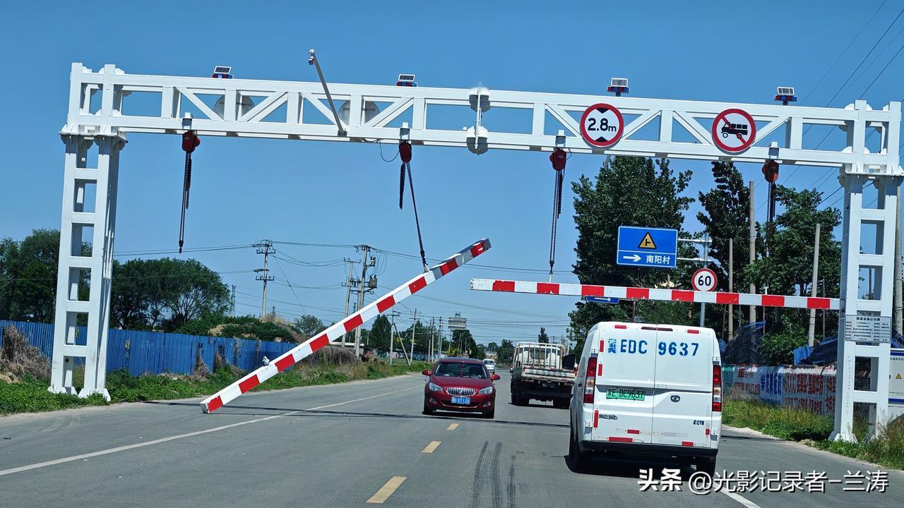 限高到底限了什么，这种情况下到底有没有意义？

就拿城市里的桥梁限高来说，它限制