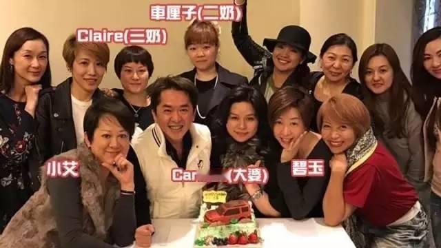 2016年，邓兆尊的三个女朋友同时病倒，为了方便照顾，便将她们安排在一个医院。就