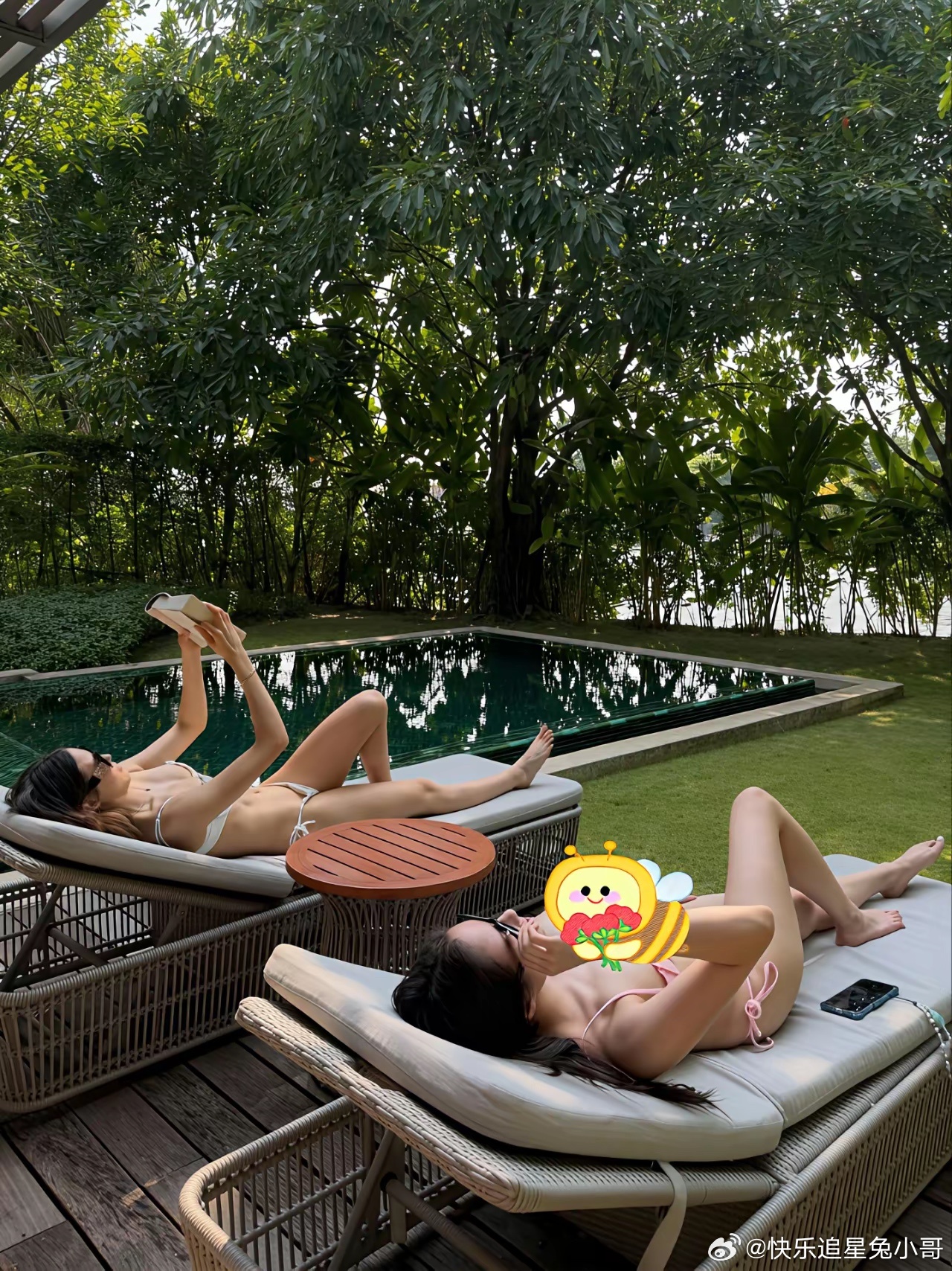 谷爱凌与何超欣在国外度假，穿泳装身材健美，每日骑车玩水好休闲！ 