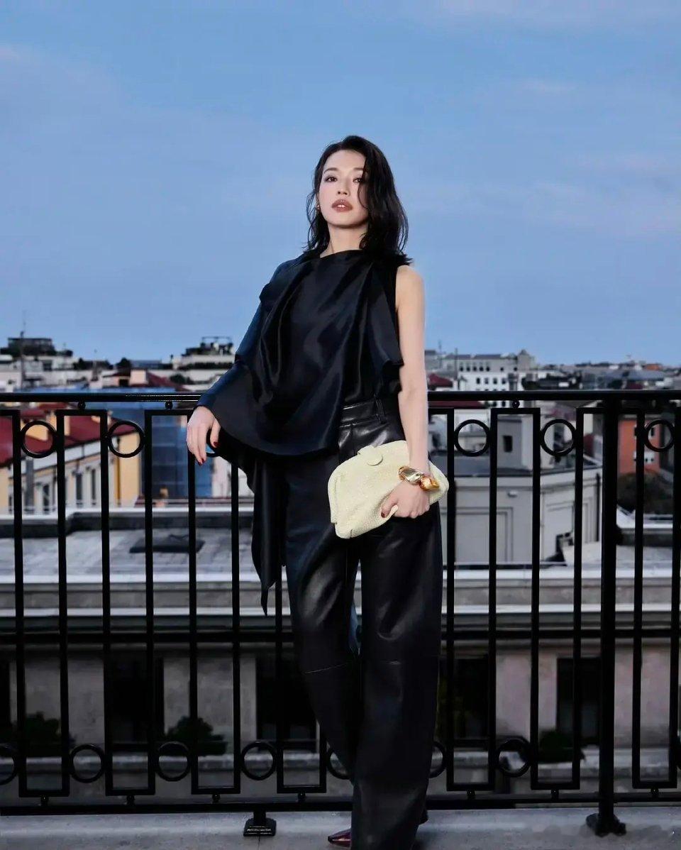 舒淇哪里像六十多岁的人啊，太美了 