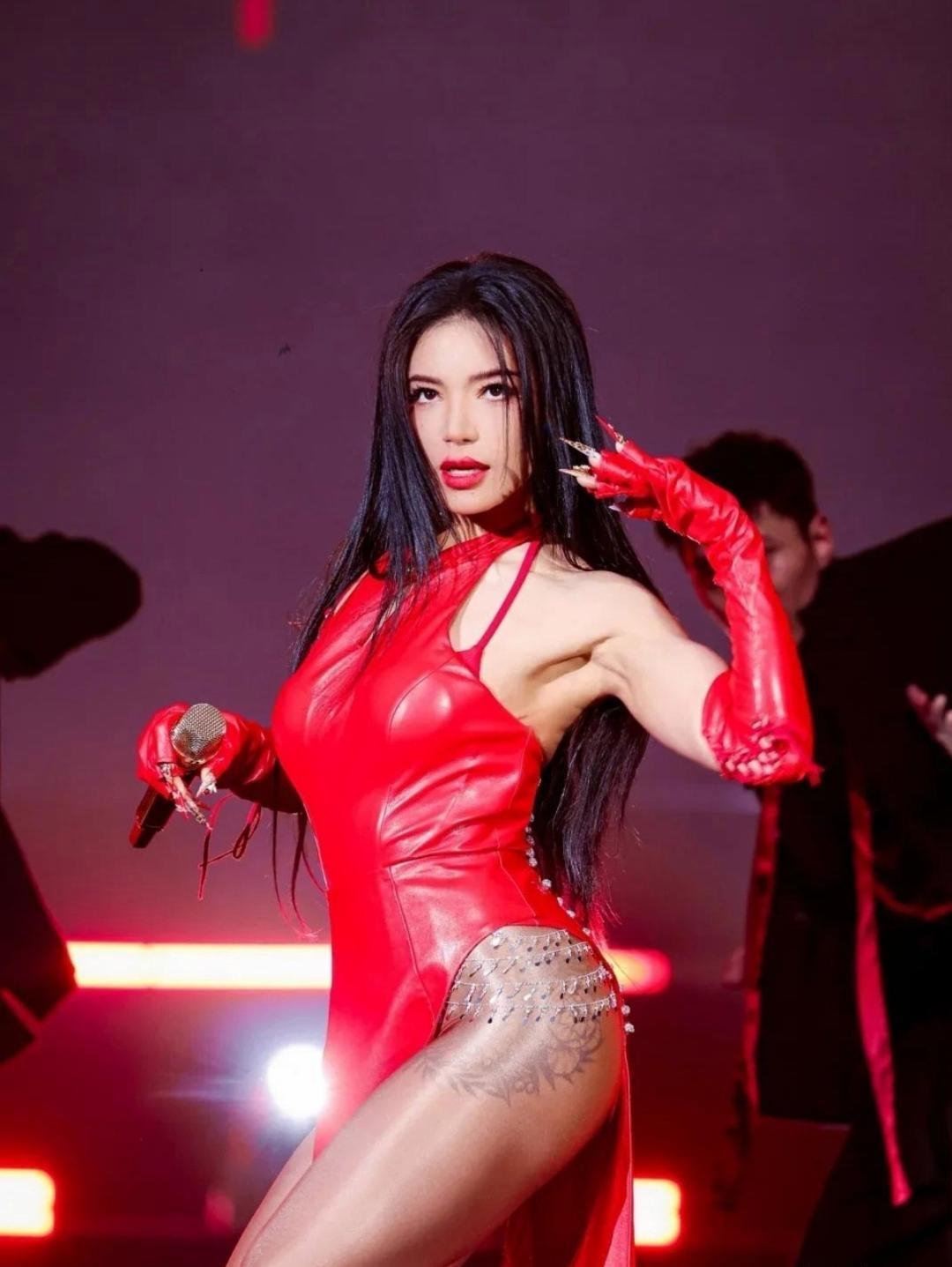 江映蓉，八块腹肌的女战神，飒到让人热血沸腾！ 