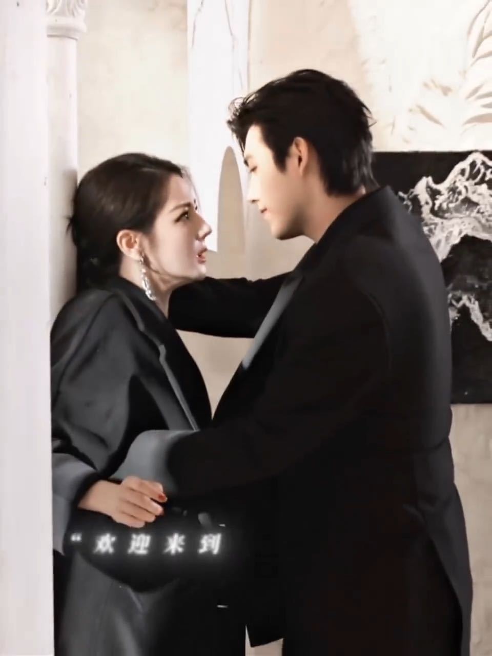 陈飞宇壁咚迪丽热巴陈飞宇被迪丽热巴掐脖子 《白日提灯》双端预约破600w的福利视