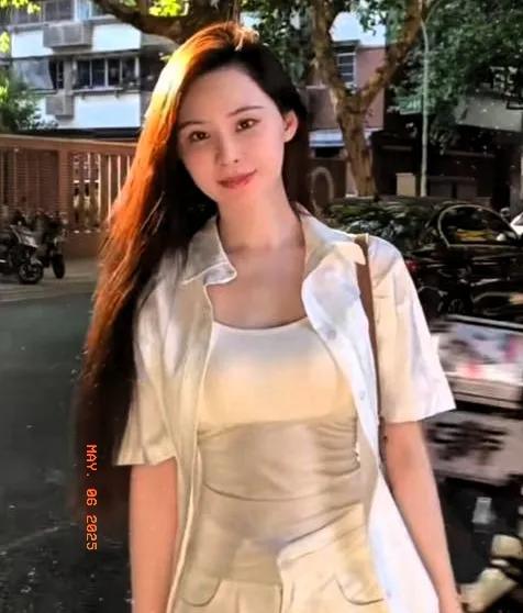 张颖颖插足汪小菲和大S婚姻，导致两人离婚，这在当时引起了很大的争议。 有人认为她