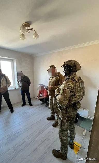 一名乌军指挥官真会玩，他安排了七名下属士兵翻修了其女儿、前妻和妹妹的公寓，以及他