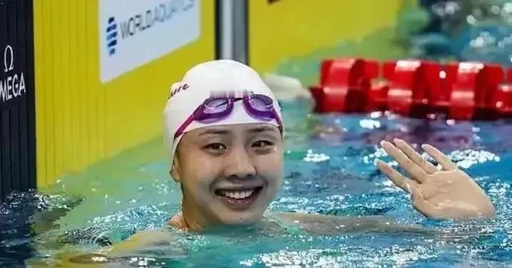 在布达佩斯游泳世锦赛上，中国游泳选手唐钱婷在女子100米蛙泳决赛中以1分02秒3