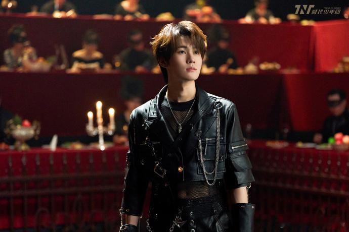 时代少年团MV剧情花絮  时代少年团晚餐对峙花絮照 时代少年团 MV 剧情花絮闪