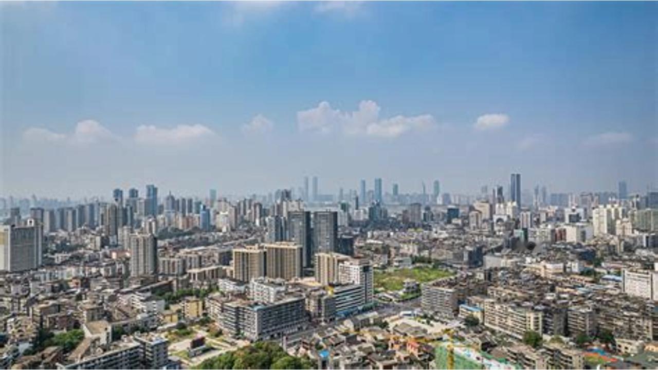 11.89 万。这个数字一出来，朋友圈炸了。



很多人打开银行 APP 扫了