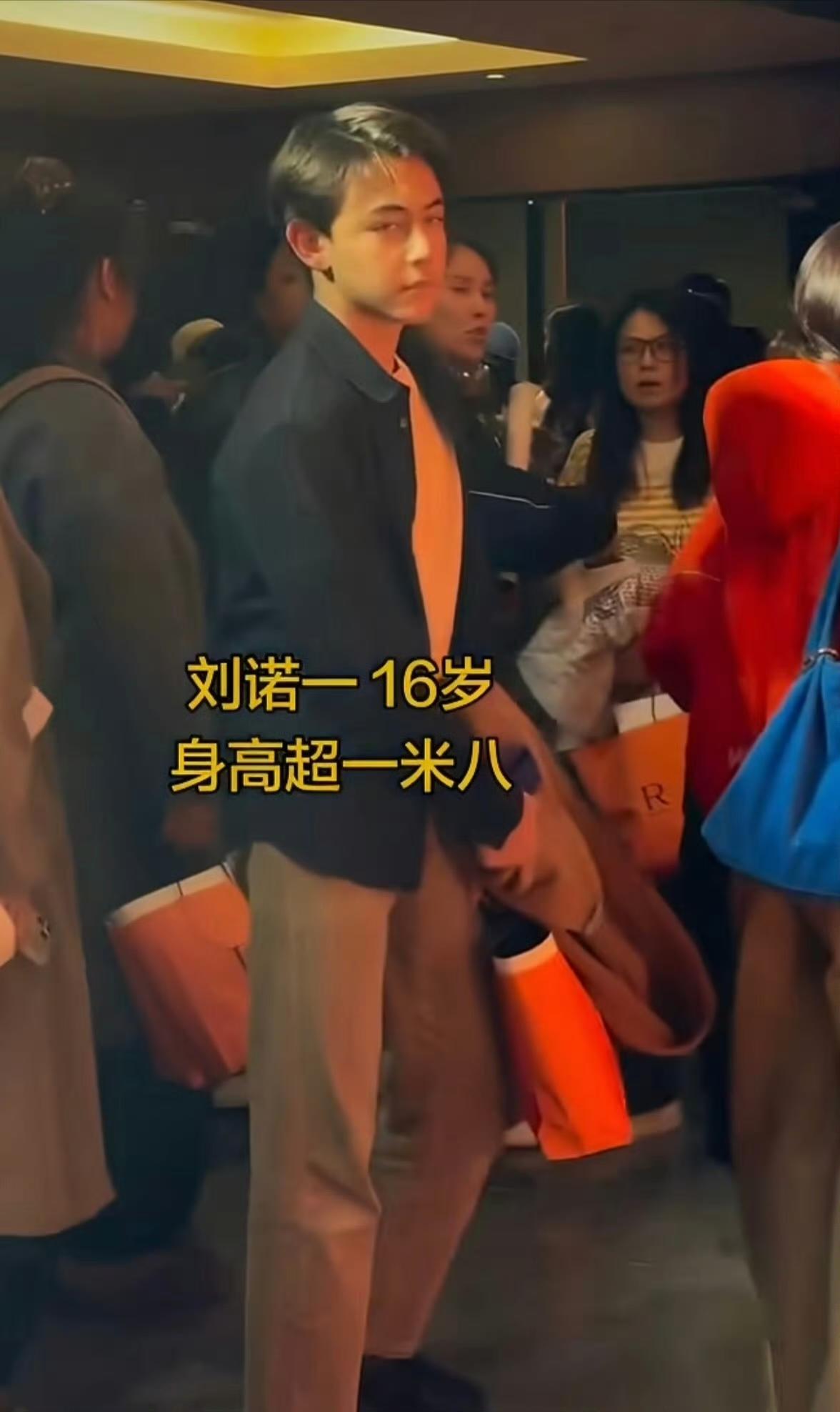 诺一16岁，一米八出头——中法混血的基因彩票，真的中了。

最新路透里，高眉骨深